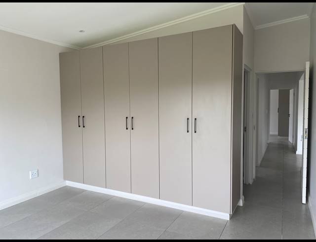 3 BEDROOM TOWNHOUSE FOR SALE IN PALM LAKES ESTATE